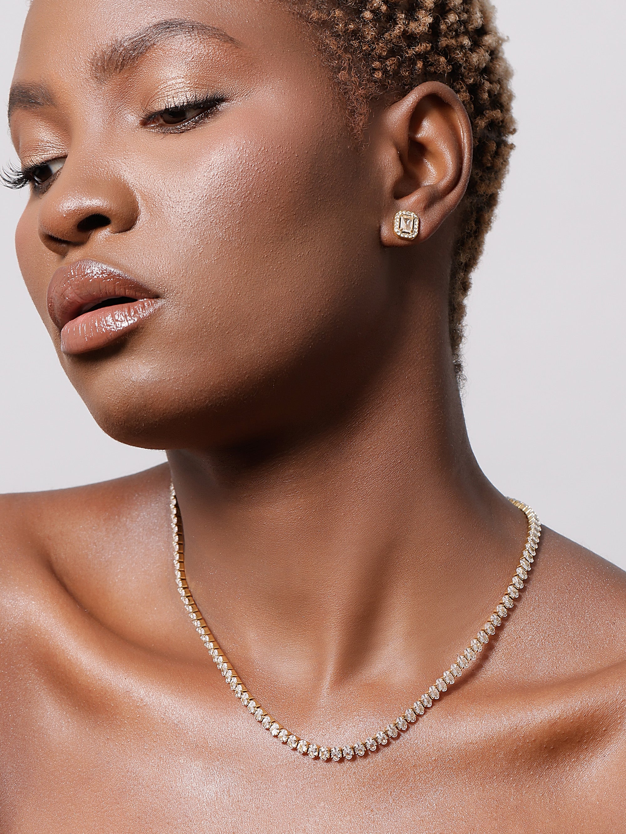 Ora Stud Earrings Clear