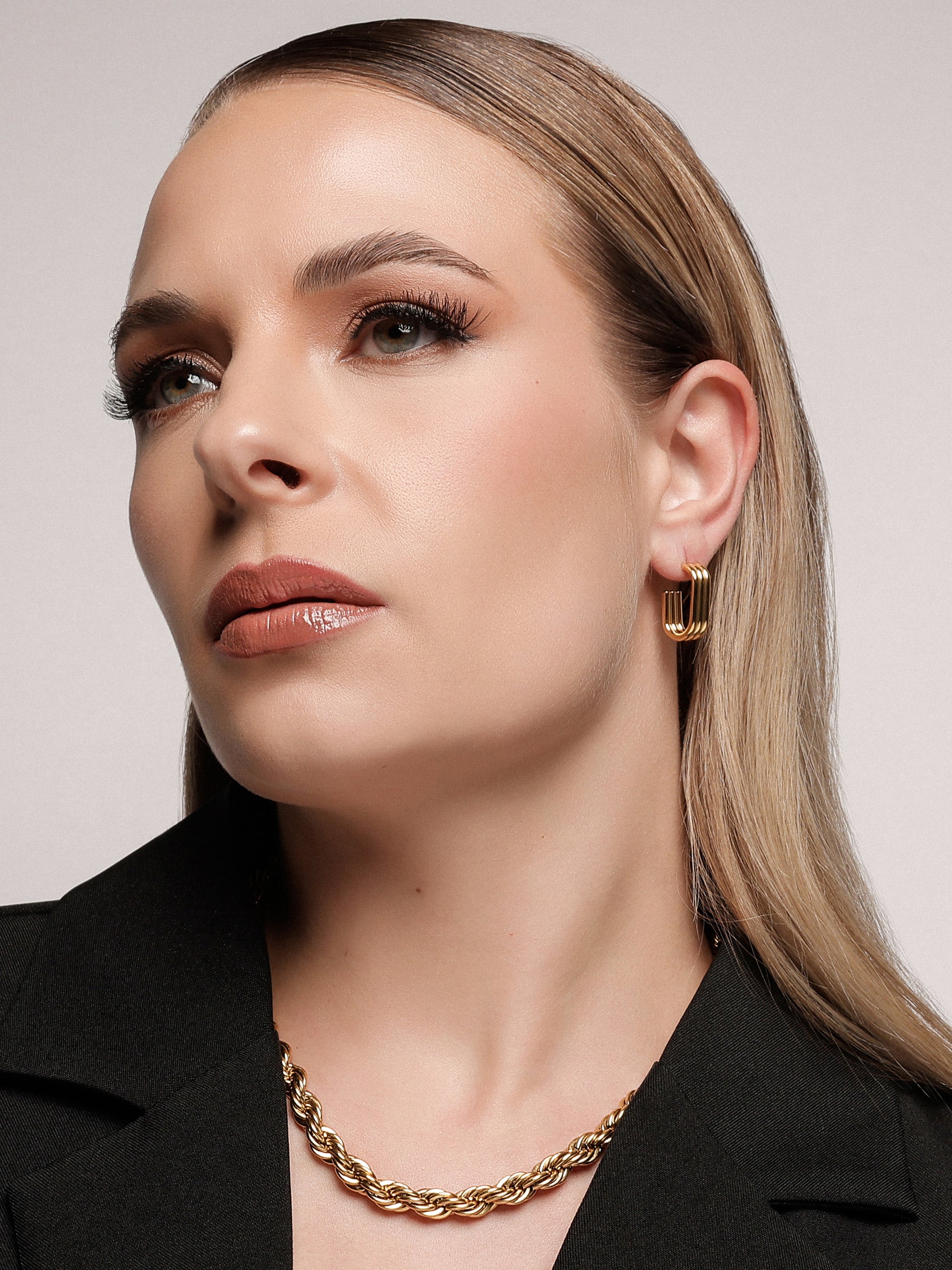 Loa Ribbed Stud Earrings