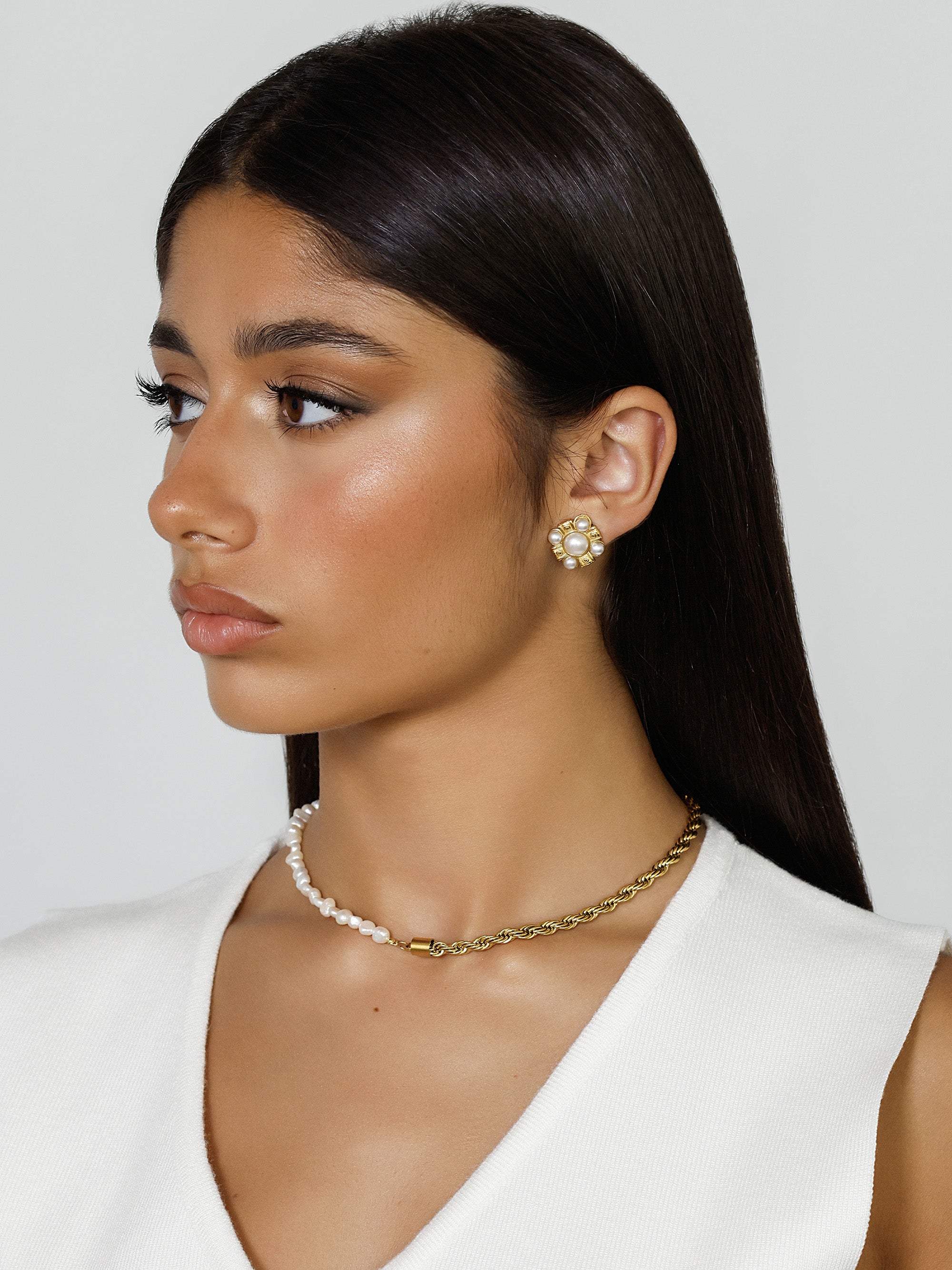 Goia Pearl Stud Earrings