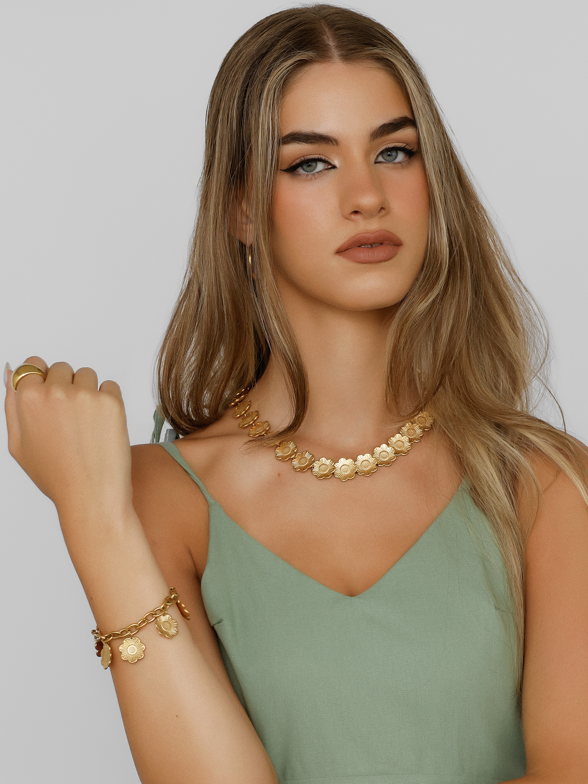 The Daisy Necklace
