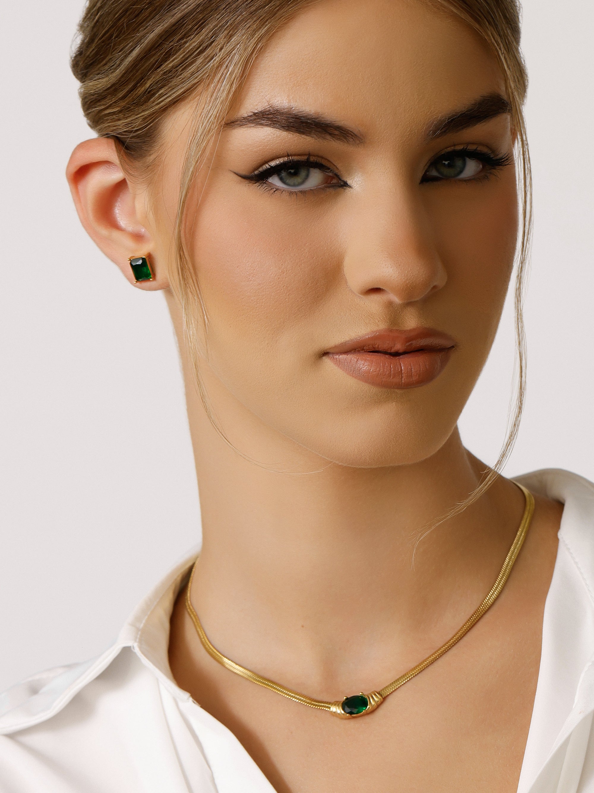 Emeralda Stud Earrings