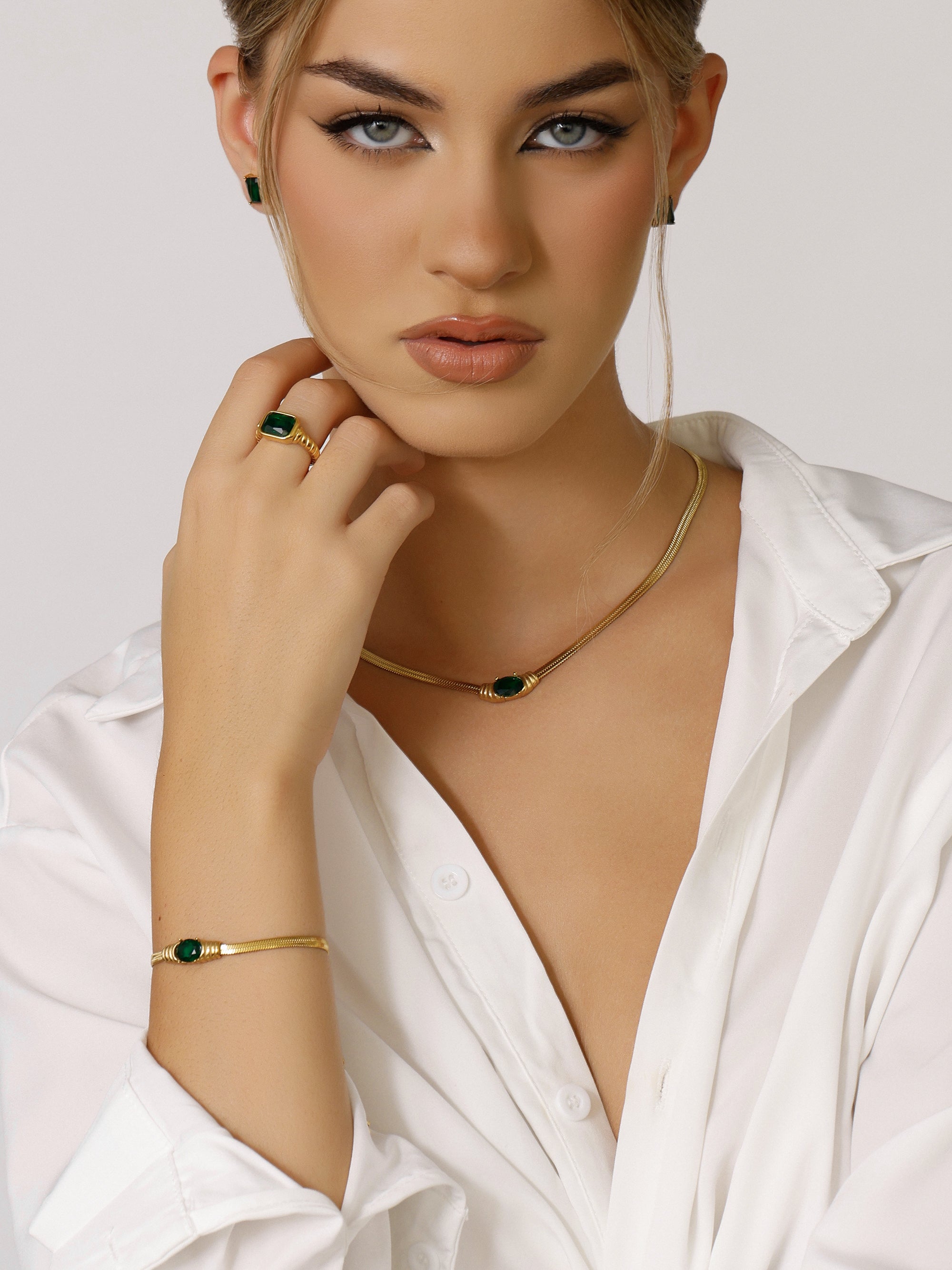 Emeralda Stud Earrings