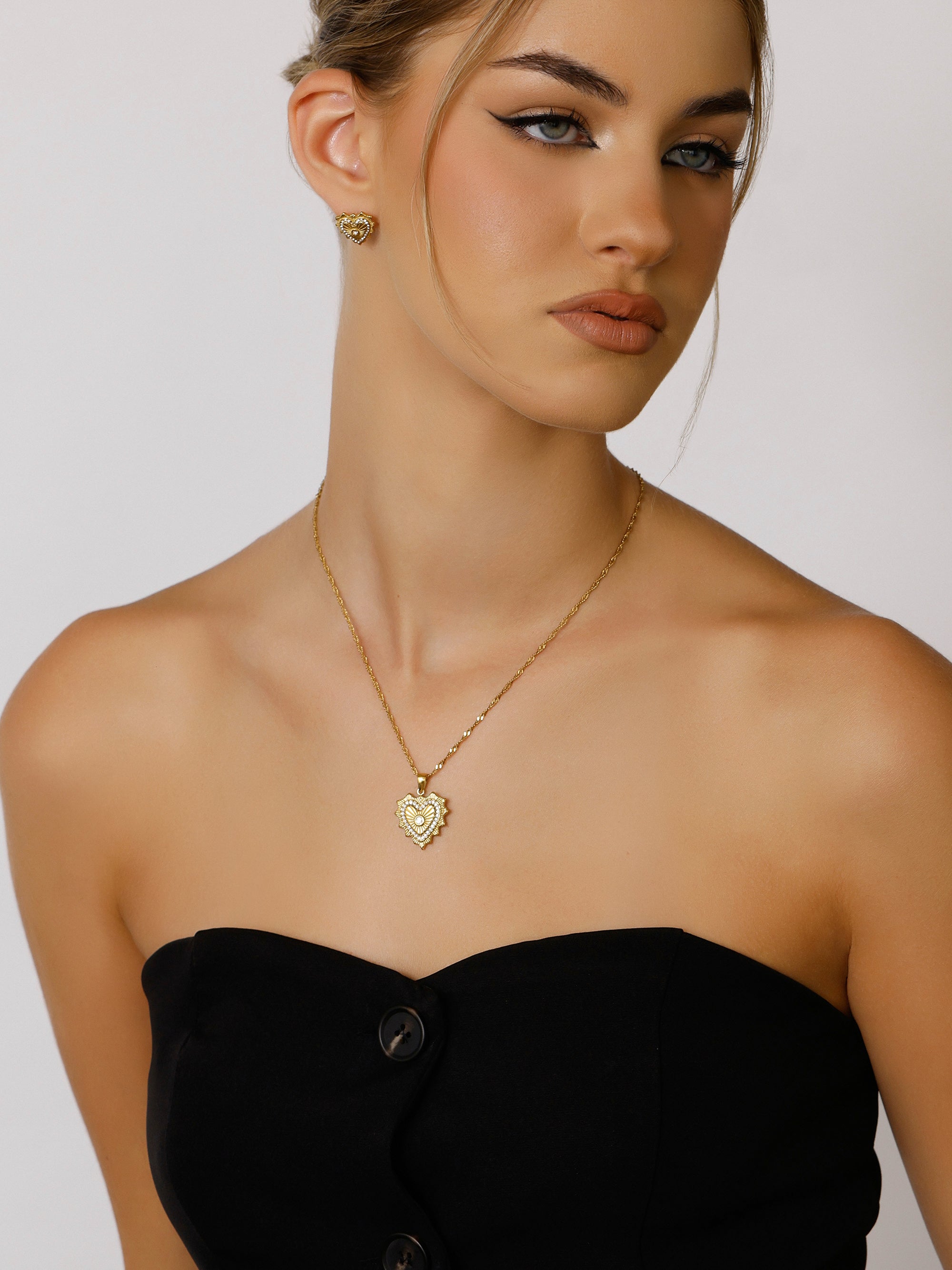 Sagra Heart Necklace