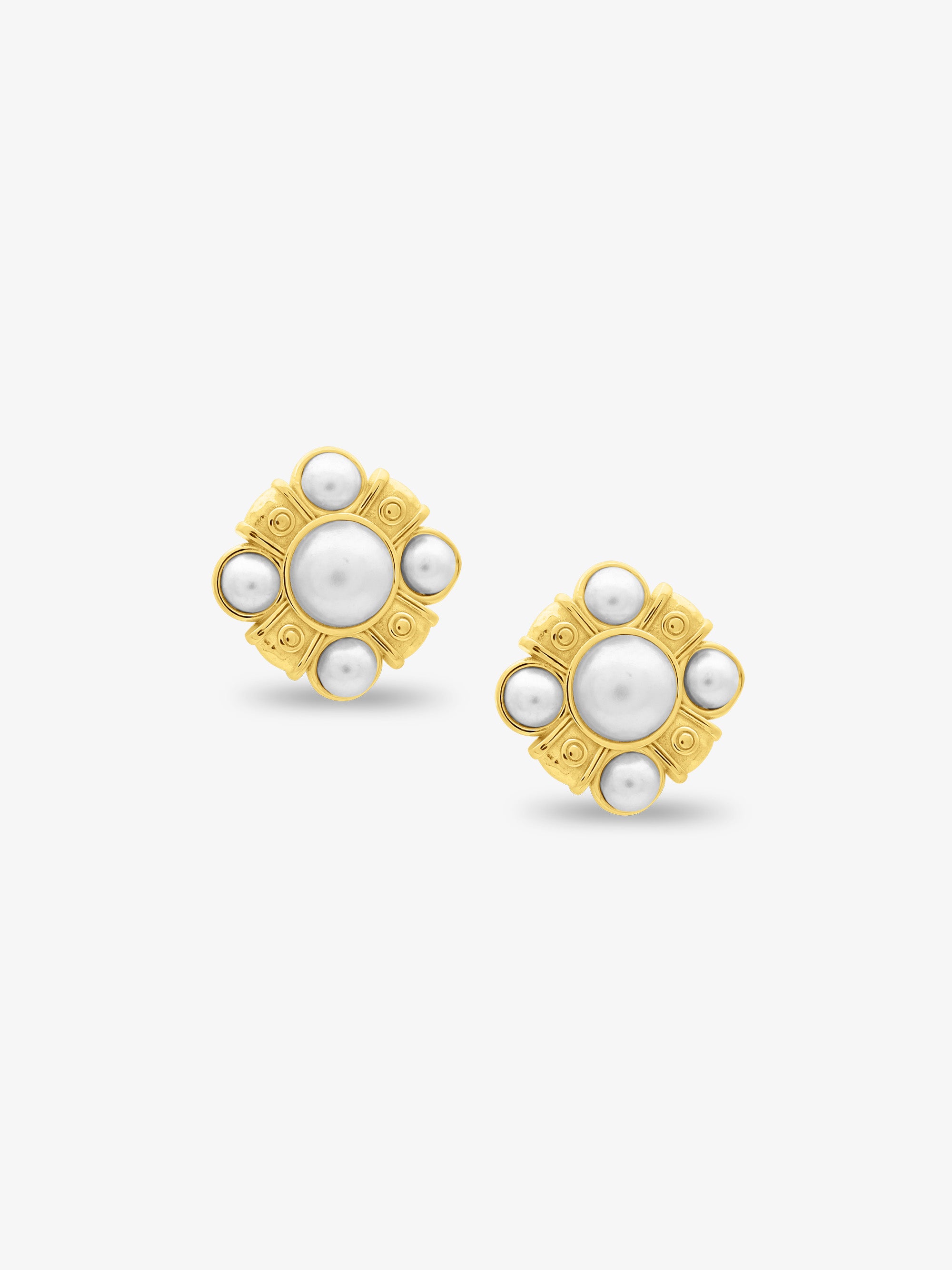 Goia Pearl Stud Earrings