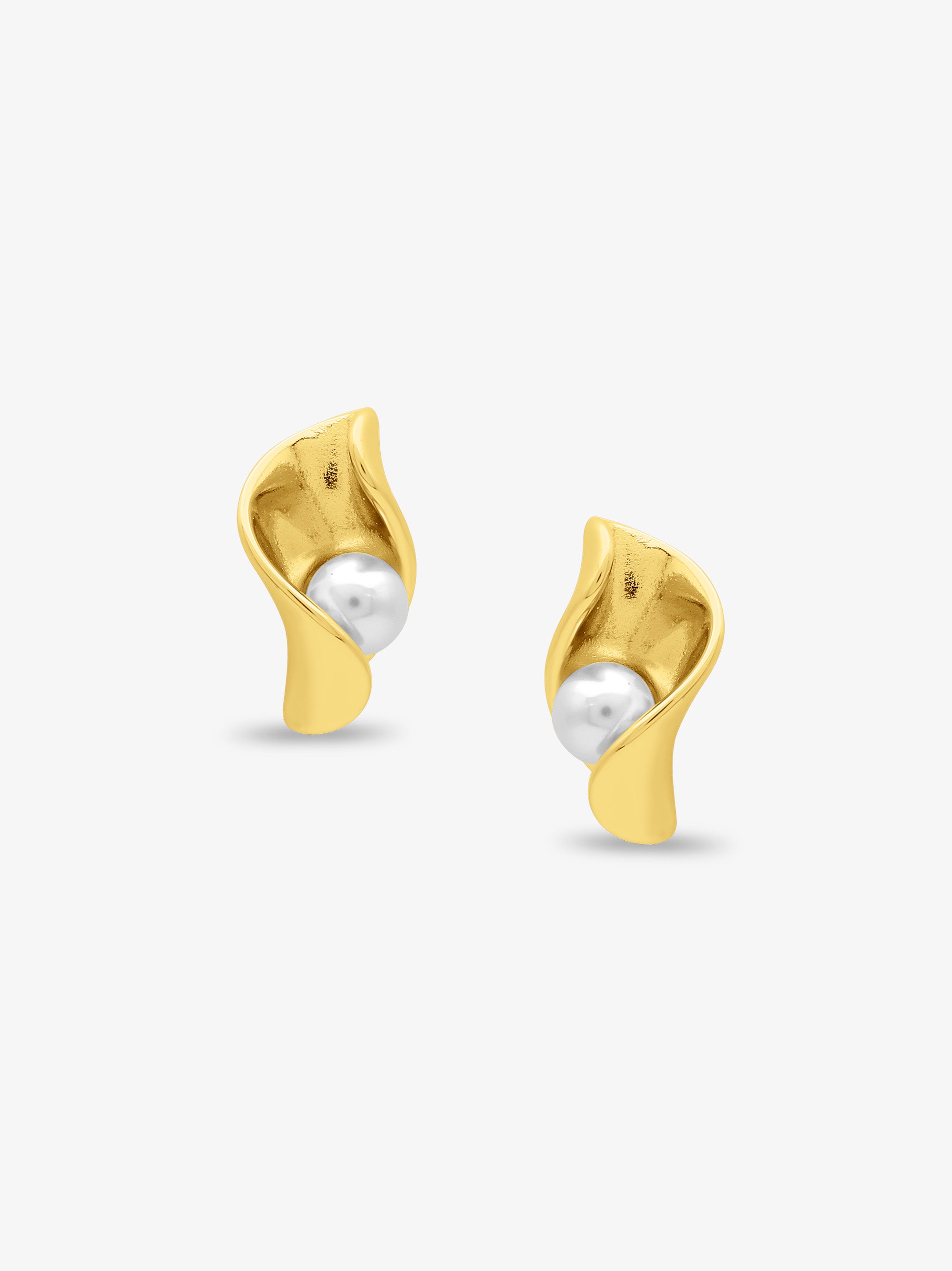 Pearl Hug Stud Earrings
